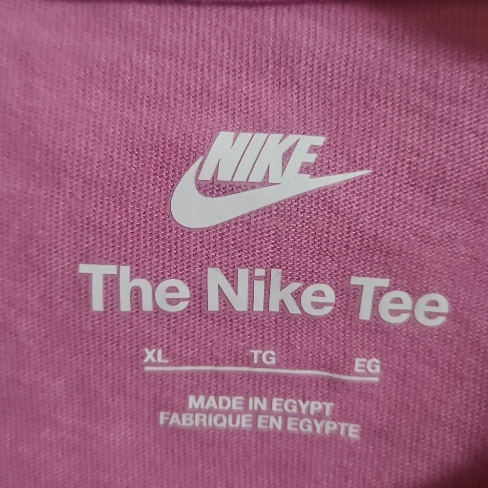 Nike Kids’ Sportswear Hero Graphic T-Shirt: PINK: NEW WITH TAGS: SIZE XL